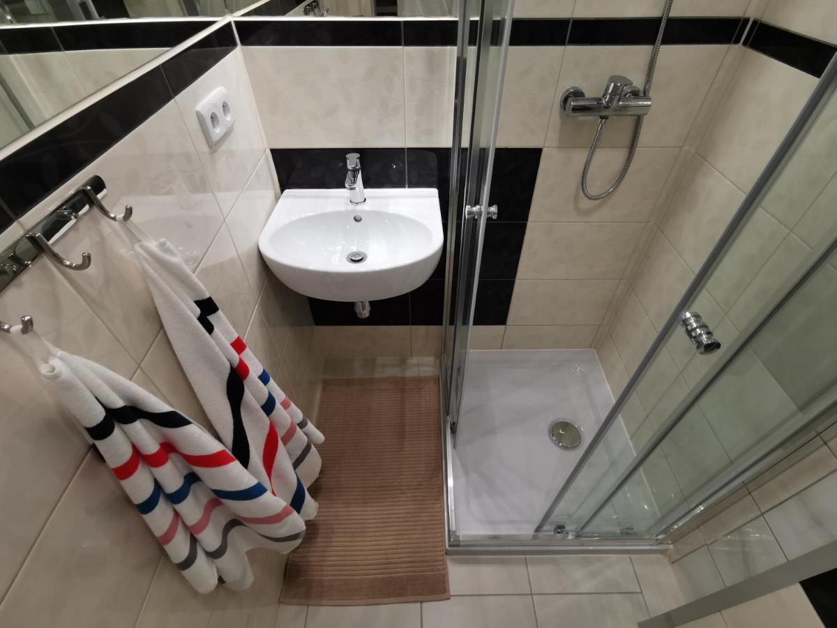Small Apartament In Heart Of Boleslawiec City Exterior foto